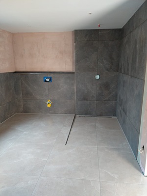 arbeiten-mit-großen-fliesen